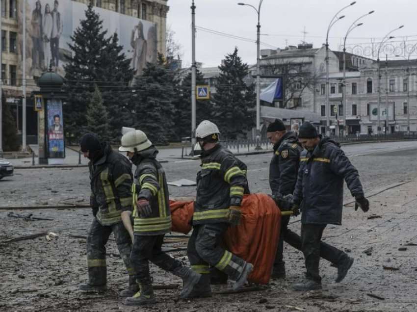 Terrori rus mbi civilët/ AP news del me detaje për sulmin e qytetit të dytë më të madh në Ukrainë