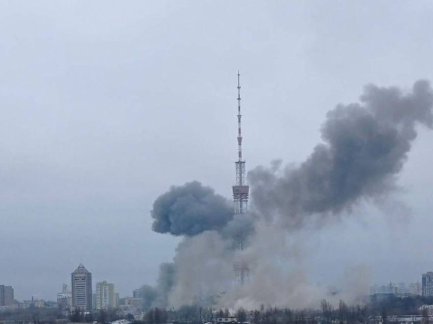 Rusia kryen sulmin e paralajmëruar, bombardon antenën e televizioneve në Kyiv