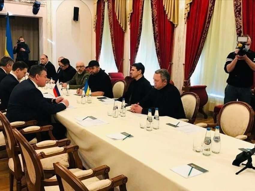 Delegacioni rus mbërrin në Bjellorusi për bisedime, pritet të vijnë ukrainasit