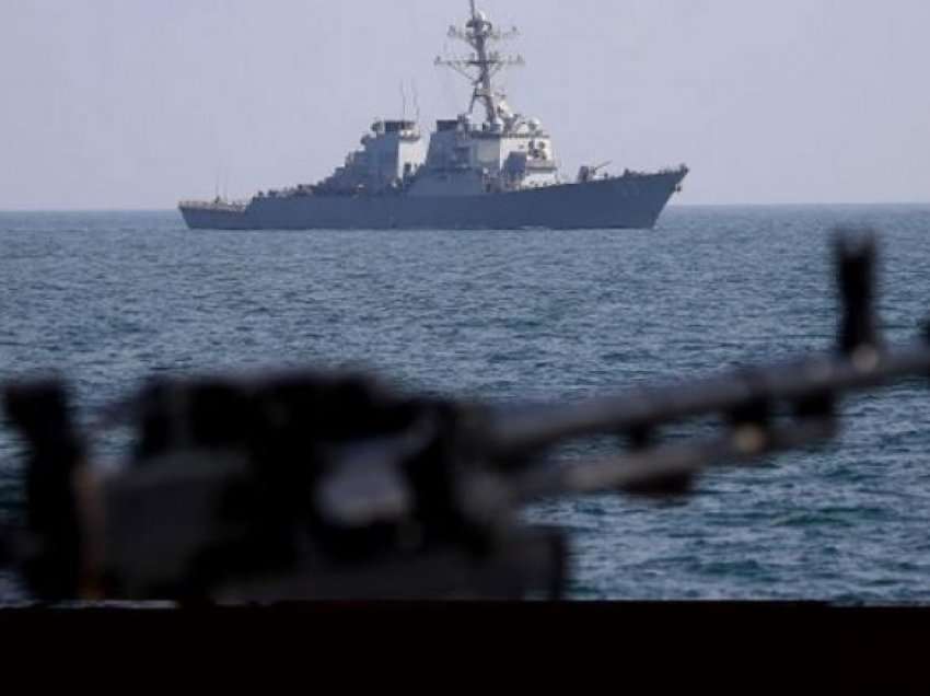 Marina e Ukrainës thotë se anijet ruse janë tërhequr nga ujërat bregdetare në Detin e Zi