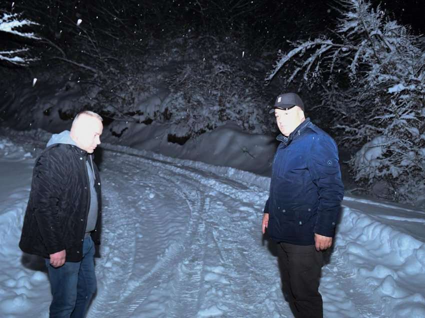 Bora bllokon Podujevën, Bulliqi del në terren: Po punojmë për t'i zhbllokuar rrugët 