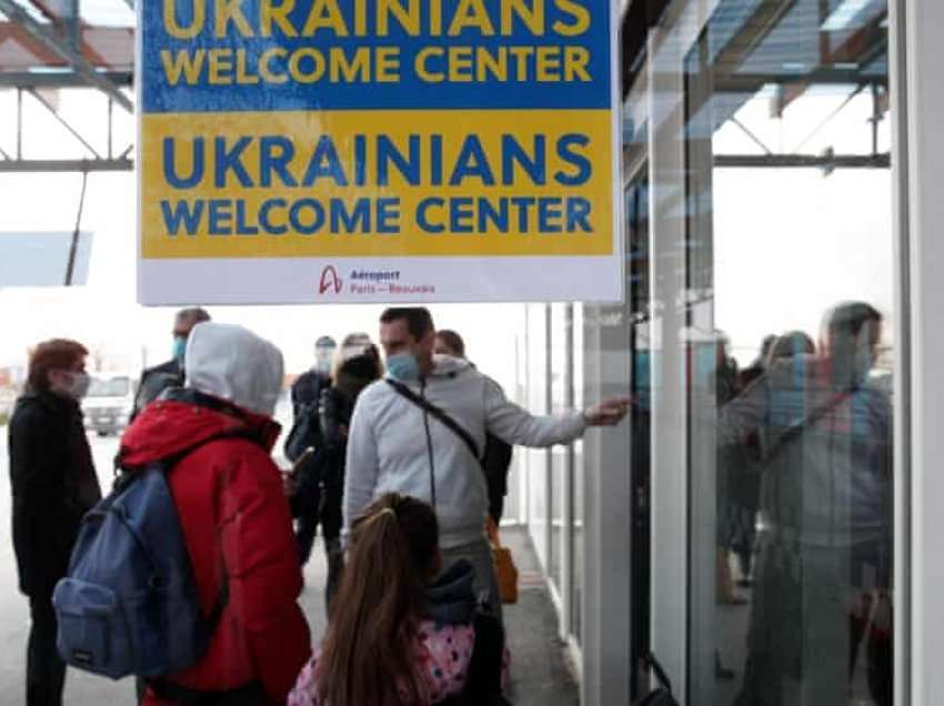Rreth 5,000 ukrainas kanë mbërritur në Francë