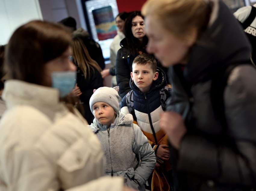 Franca përgatitet t’i strehojë 10 mijë refugjatë ukrainas