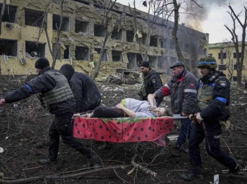 Gruaja shtatzënë që u shfaq duke ikur nga bombardimet në spitalin ukrainas ka vdekur bashkë me foshnjën e saj