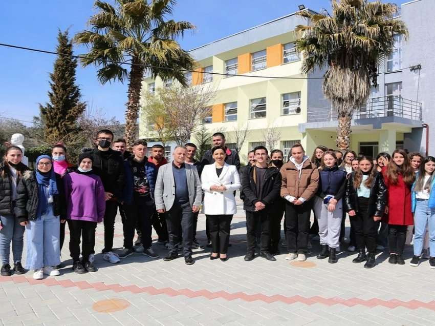 Matura Shtetërore 2022 / Kushi takim me maturantë të gjimnazit “Haxhi Qehaj” në Rrogozhinë
