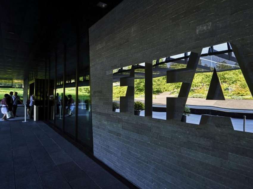 FIFA zyrtarizon rregulloren për lojtarët që arratisen nga lufta në Ukrainë