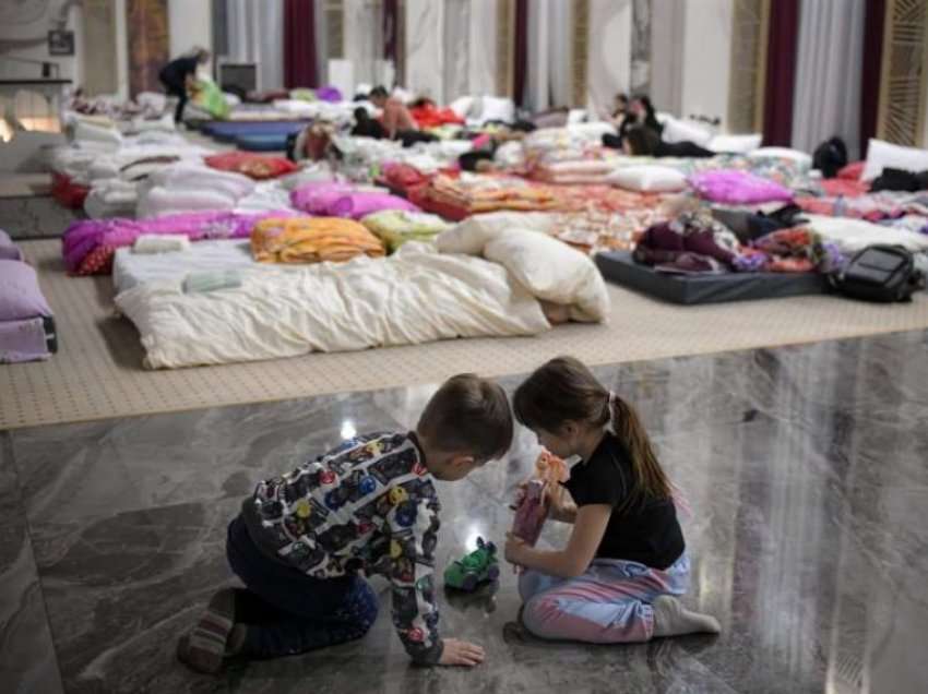 UNICEF: Fëmijët që ikin nga lufta në Ukrainë, të rrezikuar nga trafikimi