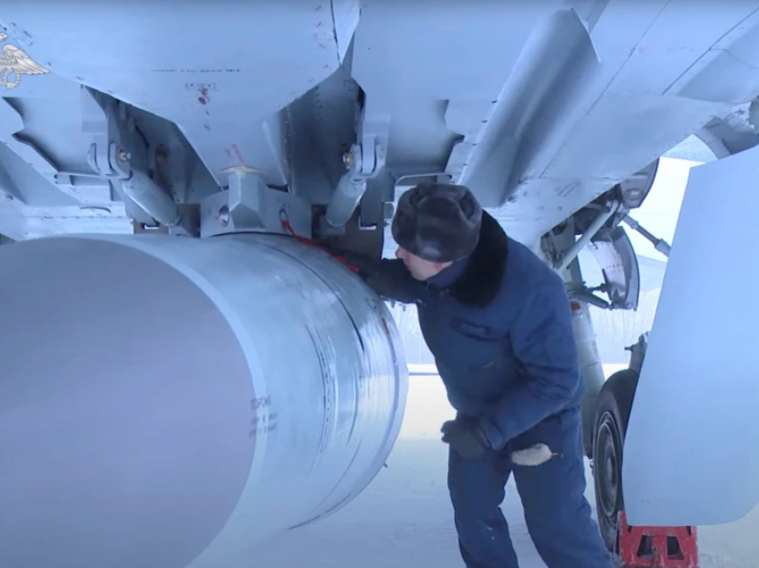 VOA: Rusia pretendon se ka përdorur raketa hipersonike në Ukrainë
