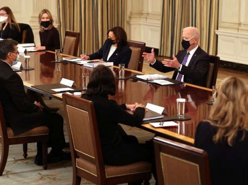 Biden i fton në takim të “fortit e Amerikës”