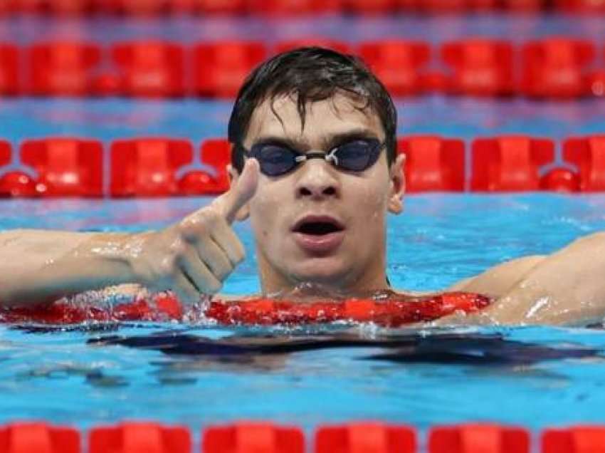 Kampioni olimpik i Rusisë humbet marrëveshjen me Speedo pasi mori pjesë në tubimin e Putinit