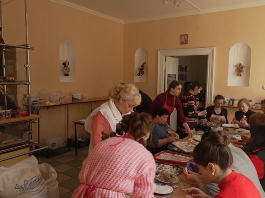 Teatri ukrainas kthehet në kuzhinë të vullnetarëve