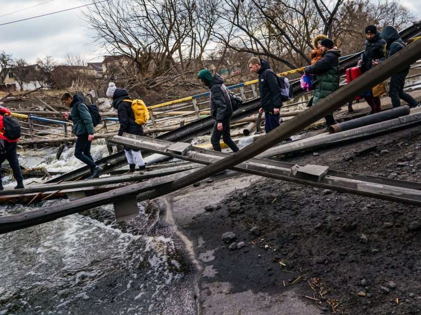 Informacionet e fundit tregojnë për përmbytje në lumin Irpin të rajonit të Kievit