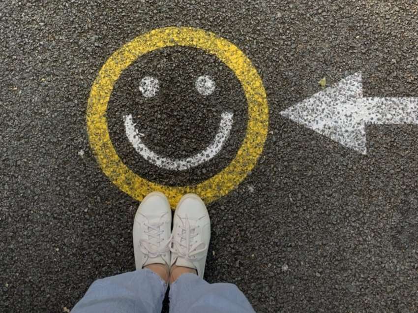 7 zakonet që i bëjnë më të lumtur njerëzit, sipas studiuesve