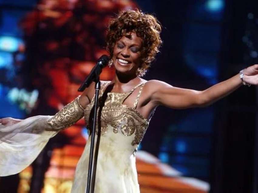 Jeta e Whitney Houston do të bëhet film artistik