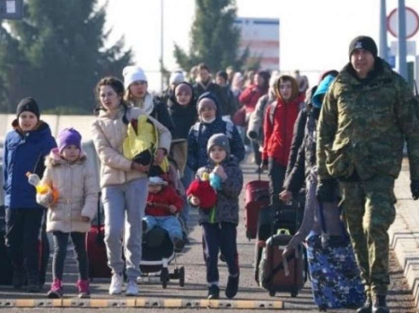 Të paktën 2.27 milionë refugjatë kanë hyrë në Poloni që nga fillimi i luftës në Ukrainë