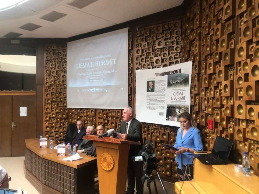Promovohet libri “Gjëma e Burimit” – Kërkohet që Kosova ta padisë Serbinë për gjenocid