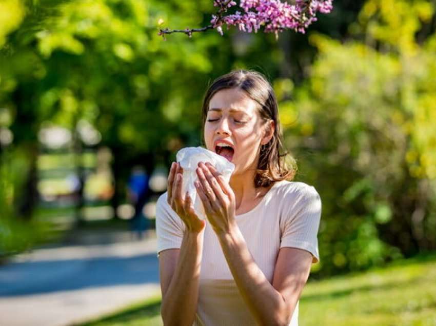 Ja se si mjetet natyrale ju ndihmojnë të luftoni alergjitë e pranverës