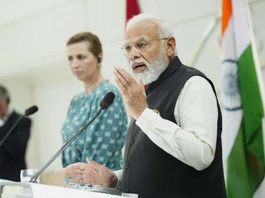 Kryeministri i Indisë bën thirrje për armëpushim dhe bisedime paqeje