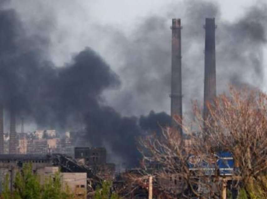 Ministri Kuleba: Kalaja e fabrikës Azovstal ende nuk është rrëzuar