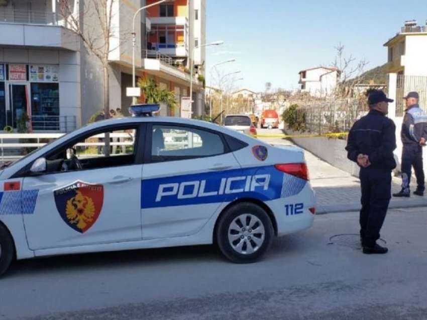 Përfshihet në flakë makina e një polici në Shkodër, ishte e parkuar para shtëpisë së tij