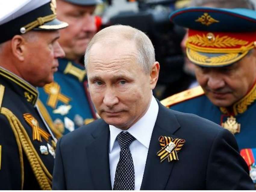 Putini e ka vendosur veten në qendër të Ditës së Fitores së Rusisë, por ai ka pak arsye për të festuar
