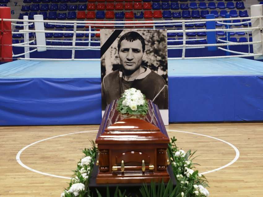 Me nderime të larta u varros mbreti i boksit, Xhevdet Peci 