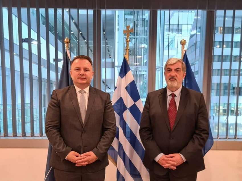 Ambasadori Zemaj pritet nga ambasadori grek në NATO