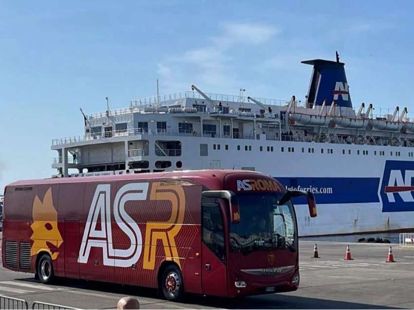 Finalja e Conference League, mbërrin në Durrës autobusi i Romës