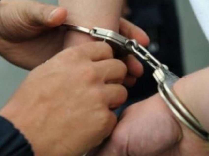 “Për 50 euro”, arrestohet shqiptari në Itali që i kafshoi veshin klientit në një bar