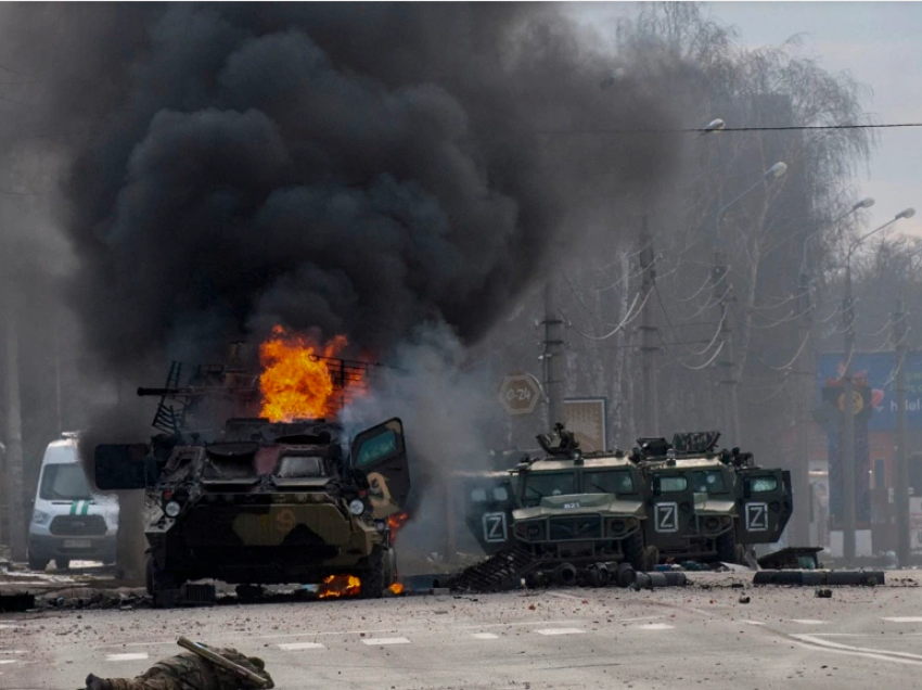 Tre muaj pas fillimit të sulmit, Rusia e mbërthyer në luftë me Ukrainën