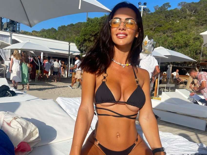 Erjona Sulejmani shfaqet provokuese me pozat me bikini nga Ibiza