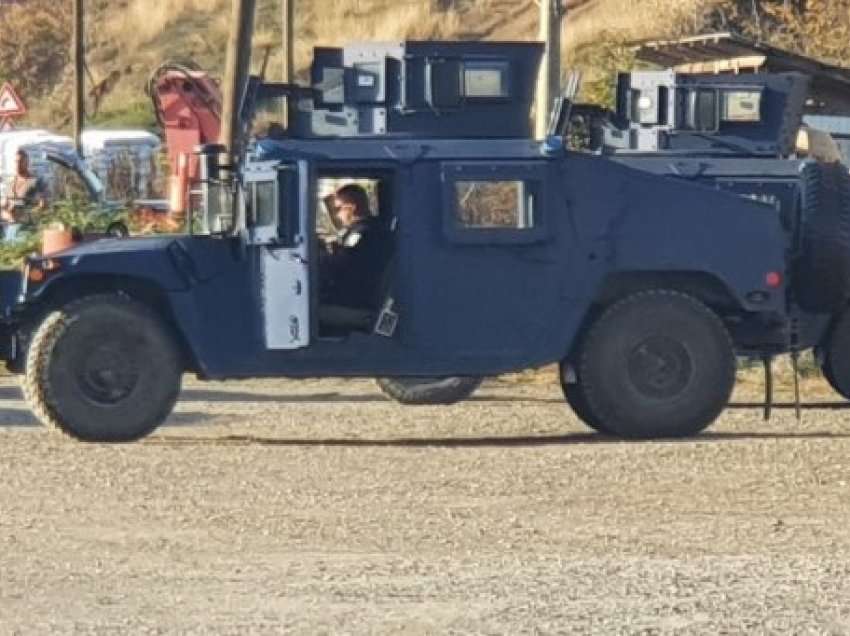 Njësitet speciale të Policisë së Kosovës ndalojnë automjetet “KM” në afërsi të Leposaviqit