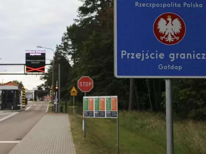 Polonia fillon ndërtimin e murit të ri përgjatë kufirit me Rusinë