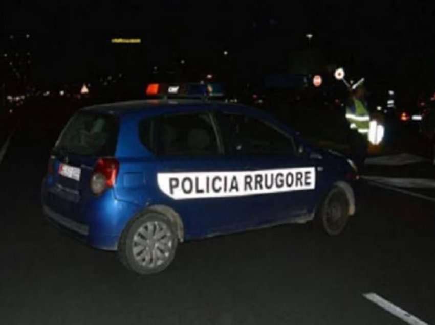 Aksident pranë pikës kufitare të Kapshticës, dy persona të lënduar