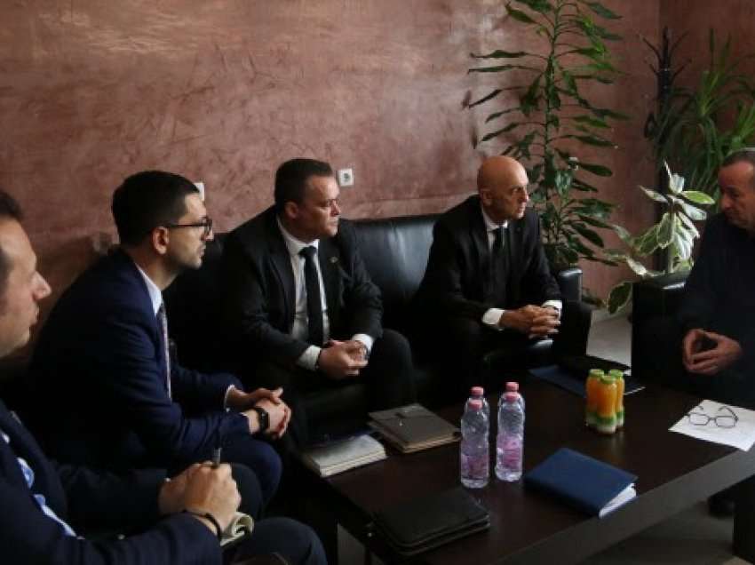 ​U.d. kryeprokurori i Shtetit vizitoi Prokurorinë Themelore në Mitrovicë, ofroi mbështetje për vazhdimin e punës