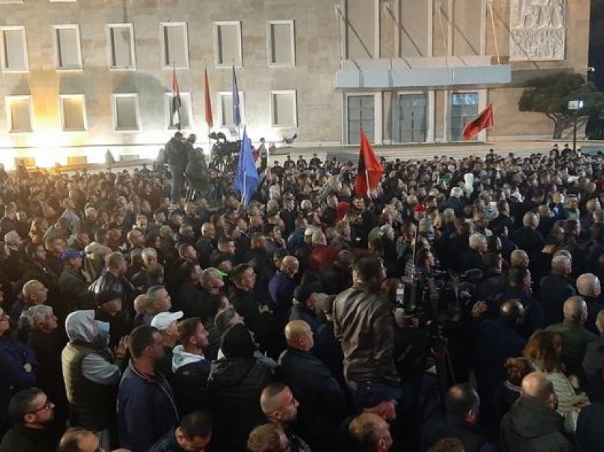DW/ Tiranë: Protetstë e opozitës kundër korrupsionit, varfërisë dhe emigracionit