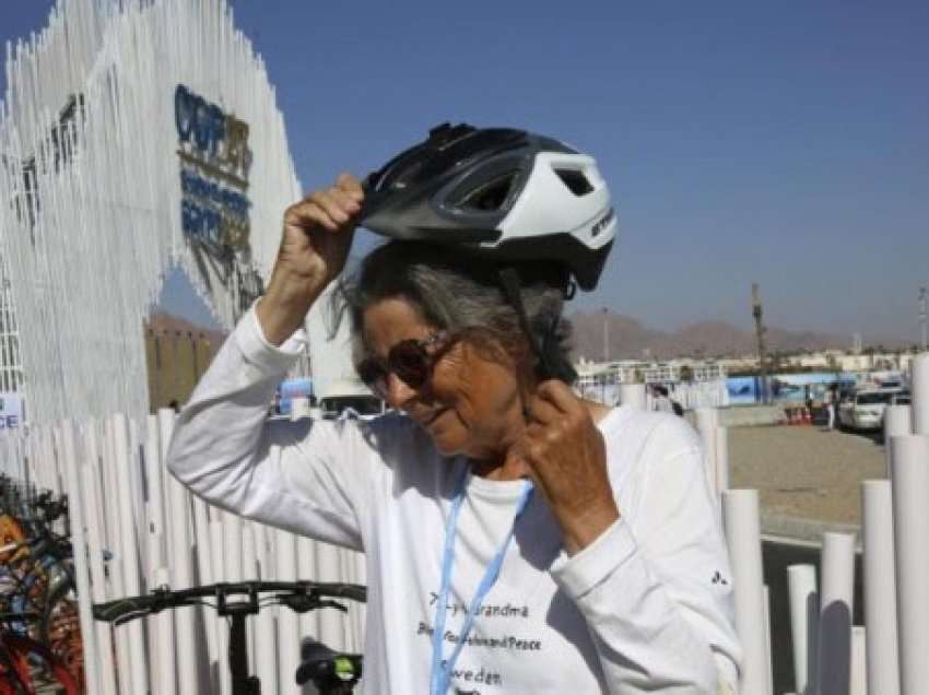 ​72-vjeçarja kalon 17 vende me biçikletë, 8 mijë kilometra për një mesazh me rëndësi