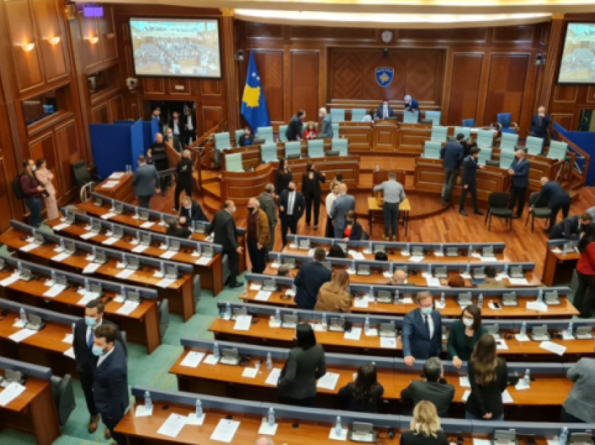 Serbia me kushte: Serbët kthehen në Kuvend, vetëm atëherë kur formohet Asociacioni