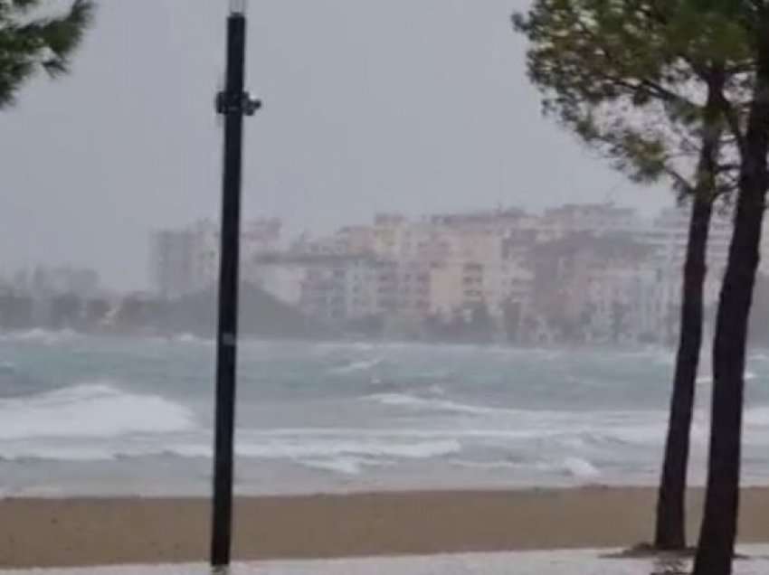 Stuhitë ‘mbërthejnë’ Vlorën, Kapiteneria ndalon lëvizjen e mjeteve lundruese jashtë gjirit të qytetit