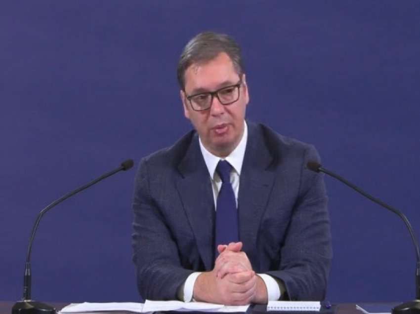 ​Vuçiq: Serbia do të zbatojë propozimin e Borrell për të mos lëshuar targa të reja KM