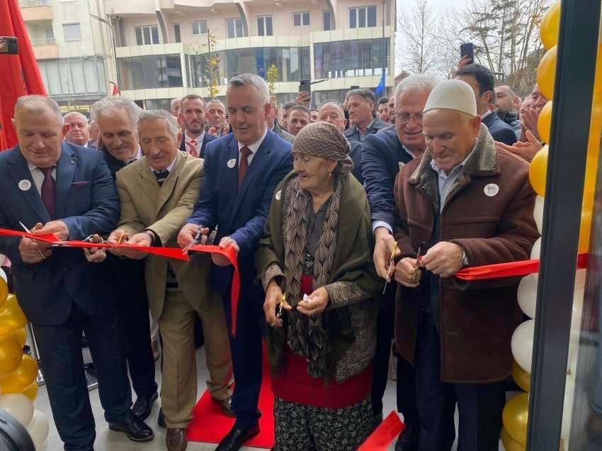 Për Ditën e Flamurit, Komuna e Lipjanit përuron objektin e ri – Ahmeti zotohet edhe për projekte të tjera