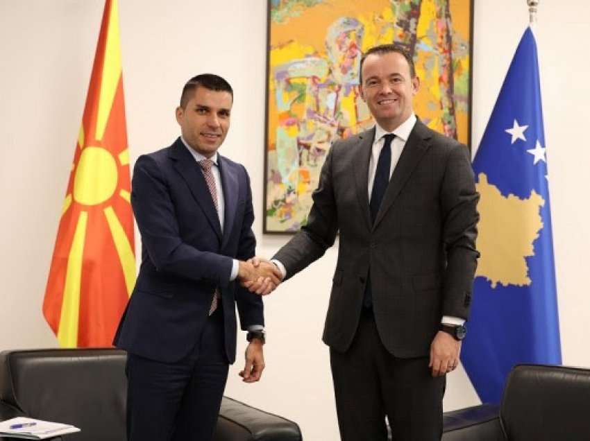 ​Ministri Faton Peci takoi Lupço Nikolovskin, flasin për bashkëpunimin Kosovë-Maqedoni e Veriut