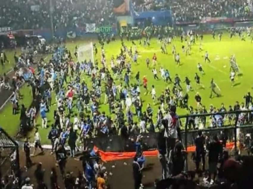 ​Tragjedia në Indonezi, pezullohet kampionati, reagon edhe FIFA