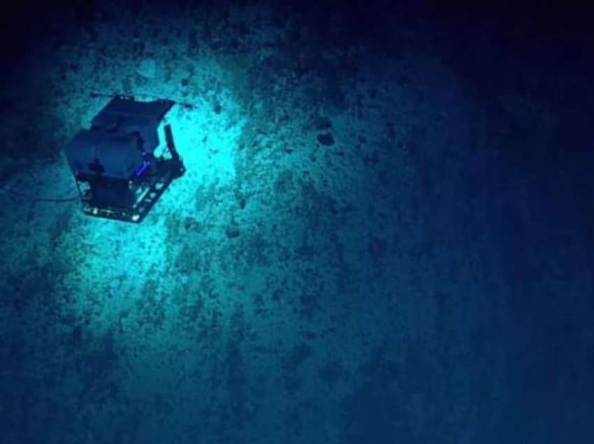 Çfarë gjendet në pikën më të thellë oqeanike të botës?