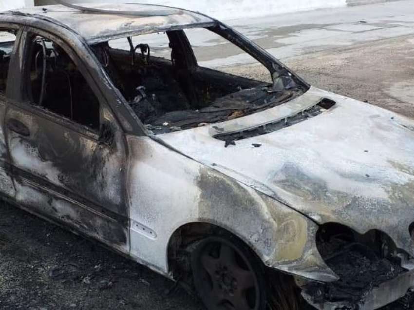 Gjendet një automjet i djegur në Vlorë, dyshohet se është i njëjti që u grabit në Lushnjë