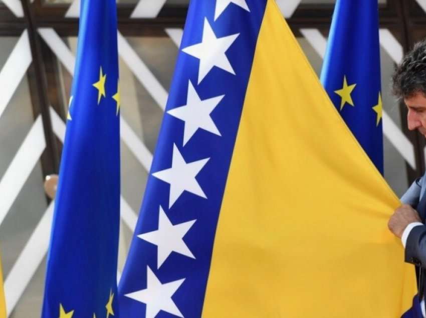 Bosnja mund të marrë me kusht statusin e kandidatit për anëtarësim në BE