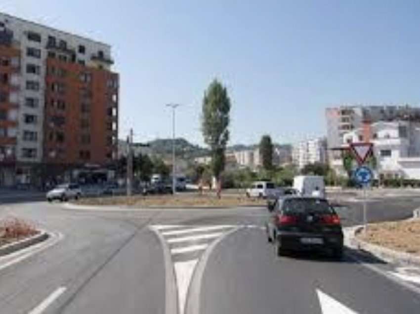 Një grua e re hidhet nga kati i tretë në Tiranë. Ka shpëtuar
