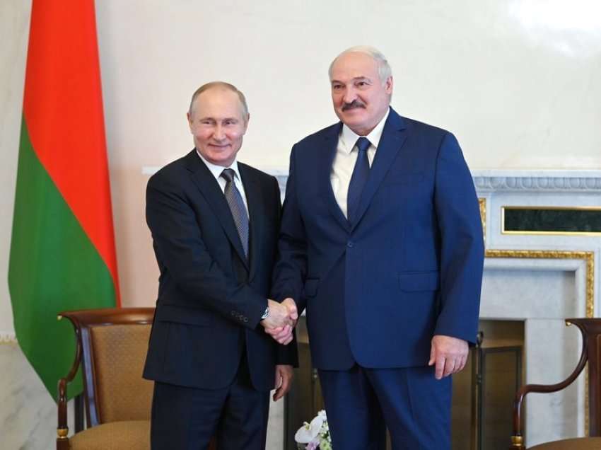 Lukashenko në kaos, Putin po e shtyn në luftë, por ja çfarë rrezikon presidenti i Bjellorusisë