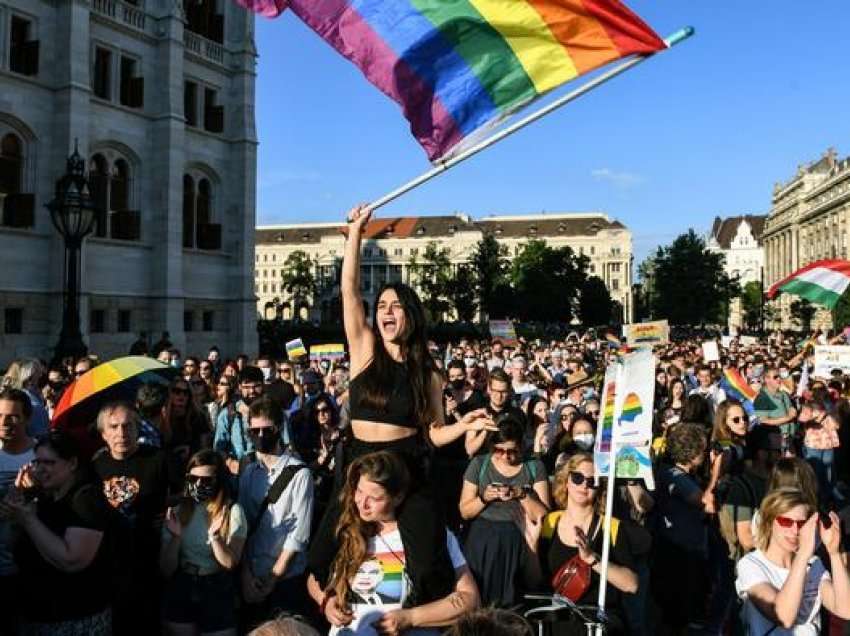 Homofobi në Hungari: “Shumë vetë i besojnë propagandës absurd”