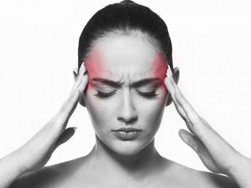 10 pijet që mund t’ju ndihmojnë për të lehtësuar migrenën